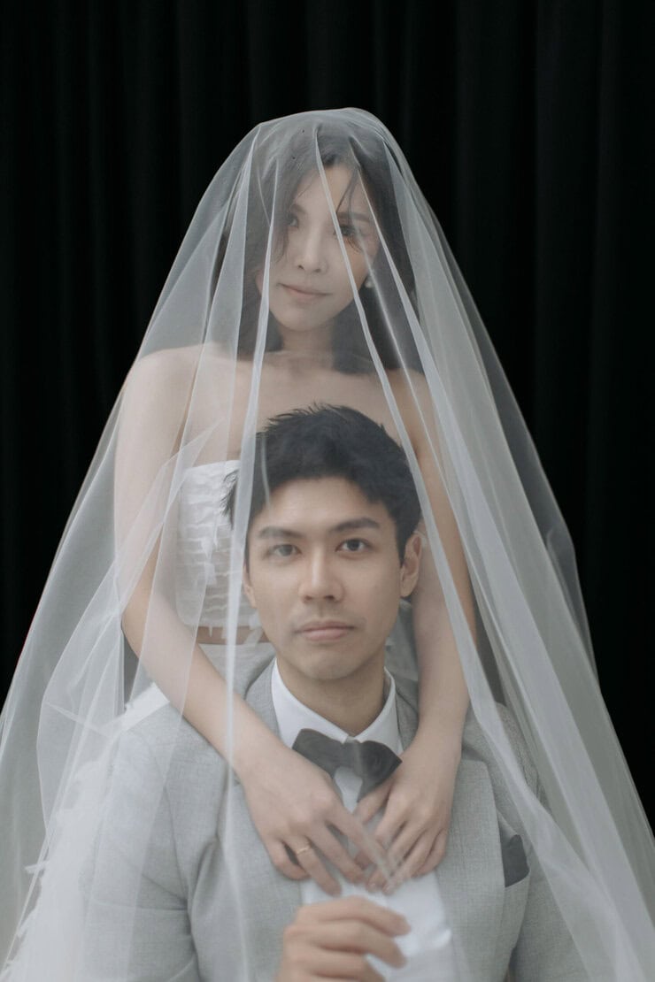 台中東海大學馬場婚紗攝影，Amazing Grace 攝影美學以自然美式婚紗風格拍攝新人在校內馬場、牧場草地與東海湖周邊的互動。
